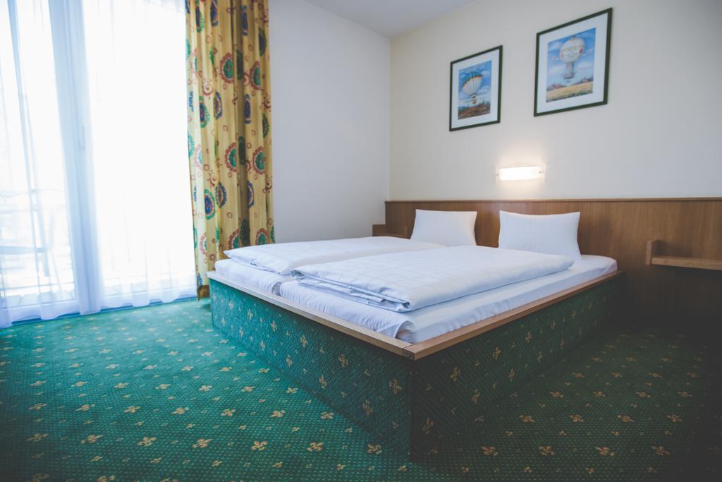 Wolke 7 Hotel Reutte Exterior photo
